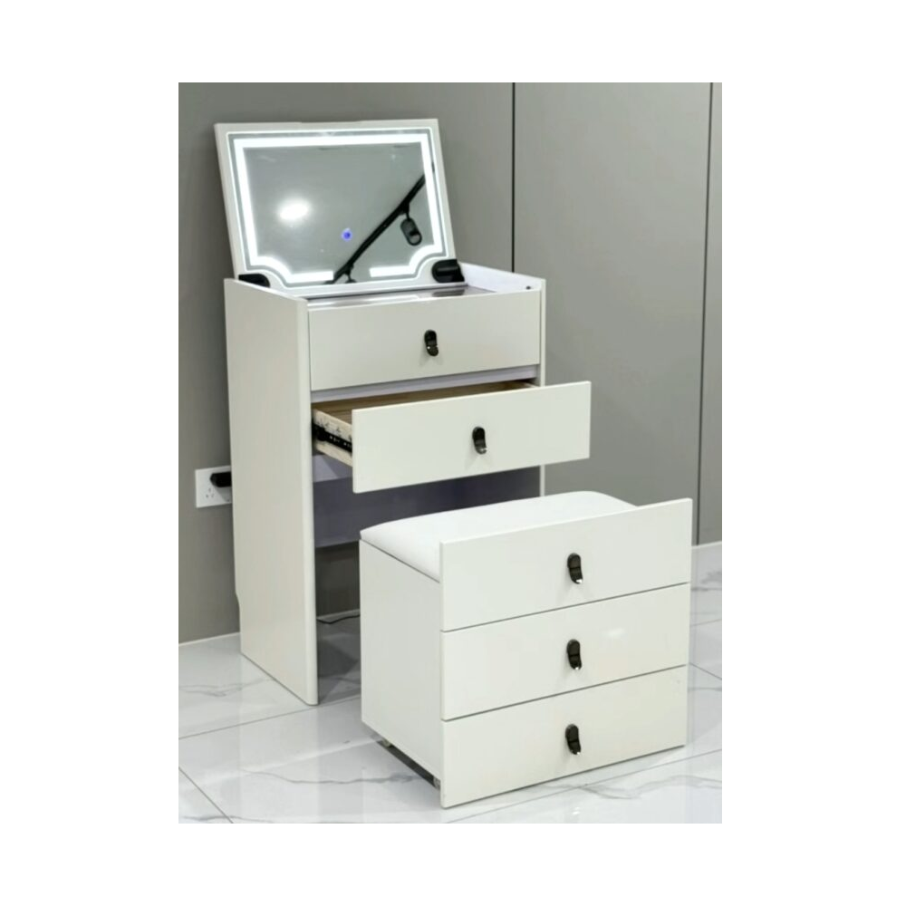 COIFFEUSE F08