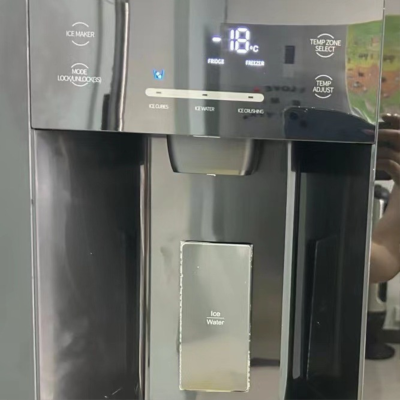 Réfrigérateur américain 556L Side by Side - distributeur de glaçons et d'eau Inox